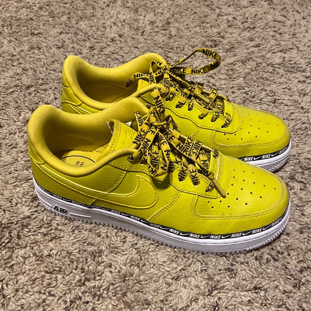 Nike Air Force Sneakers